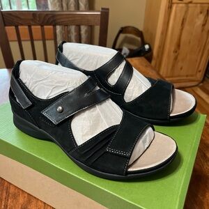 Earth Origins Suede Sport Sandals-Apex Soft Buck  Black Size 8.5 New